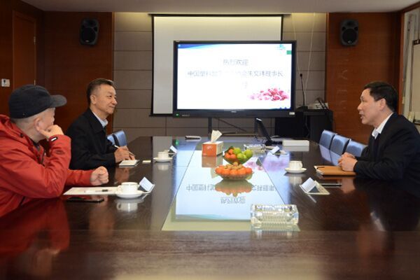 中国プラスチック加工産業協会のWenweiZhu会長が当社を訪問しました